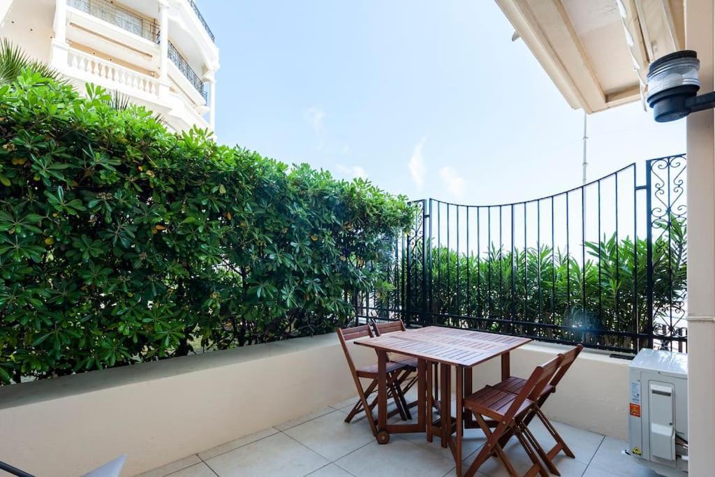 Superbe Studio Avec Terrasse En Front De Mer Menton Kültér fotó