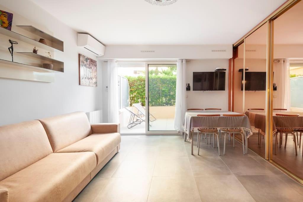 Superbe Studio Avec Terrasse En Front De Mer Menton Kültér fotó