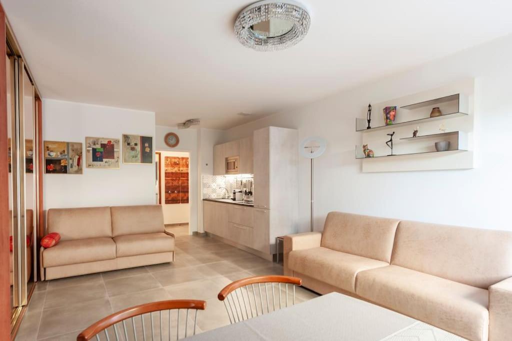 Superbe Studio Avec Terrasse En Front De Mer Menton Kültér fotó