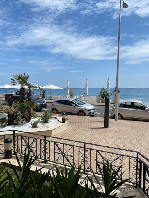 Superbe Studio Avec Terrasse En Front De Mer Menton Kültér fotó