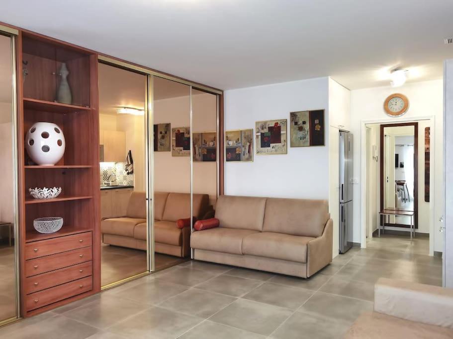 Superbe Studio Avec Terrasse En Front De Mer Menton Kültér fotó